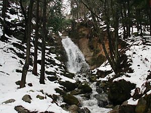大釜の滝と積雪
